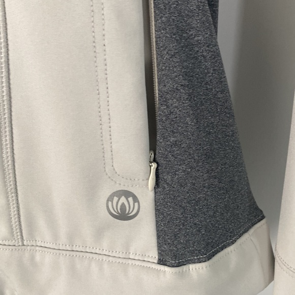 Mondetta Softshell Jacket Size Small Off-White with Grey - Picture 9 of 12